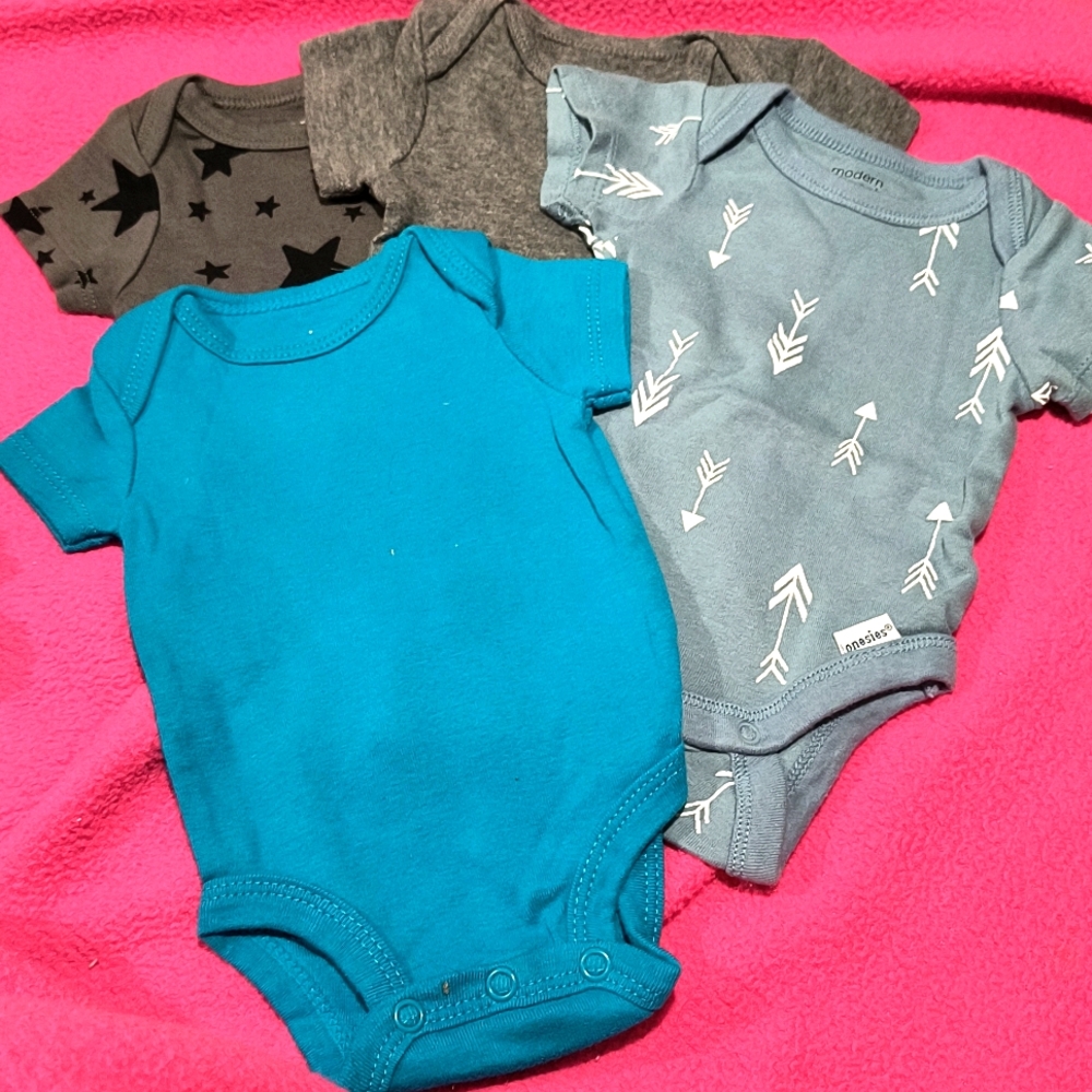 Gerber Newborn Onesies, NWOT, Neutral/Boy Or Girl